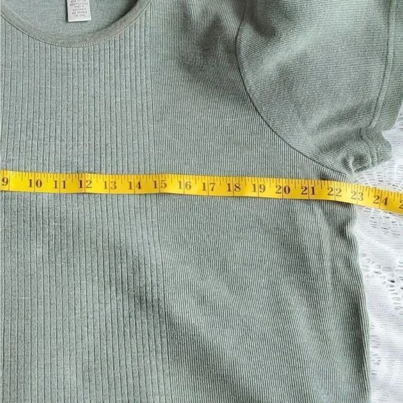 Three Top Bundle Size 18- 20 & Size 18 - Picture 10 of 12